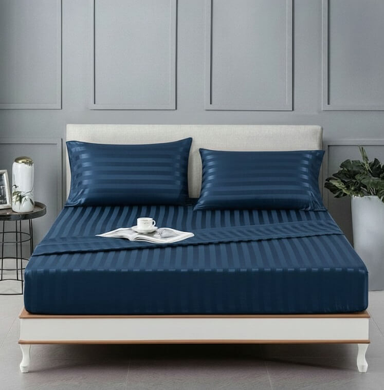 Fitted Sheet with Stripes - Image 3